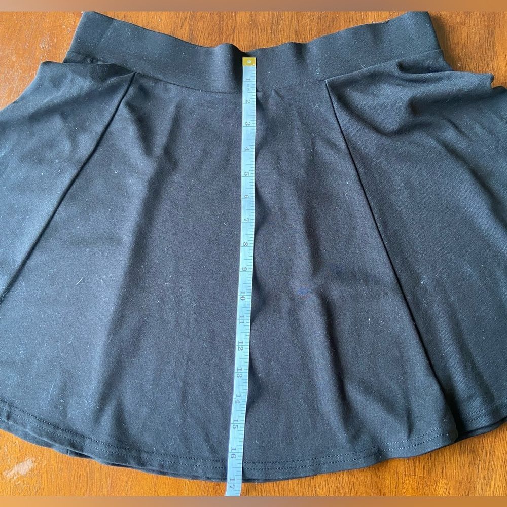 Black H&M skirt, size M, great condition